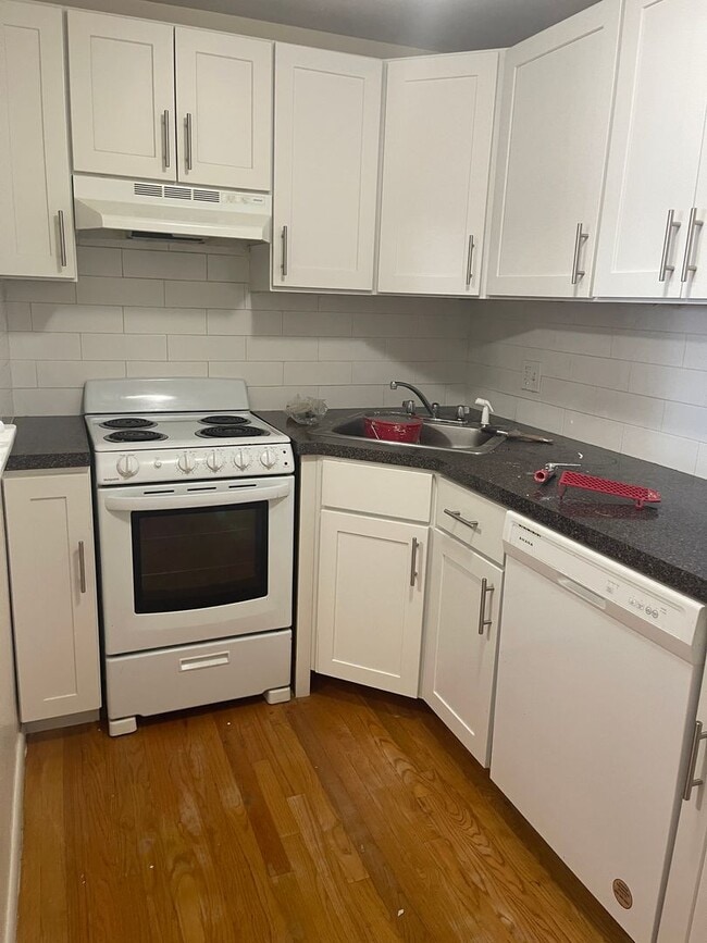 Photo - No Fee Massive 2 bed with New floors, kitc...