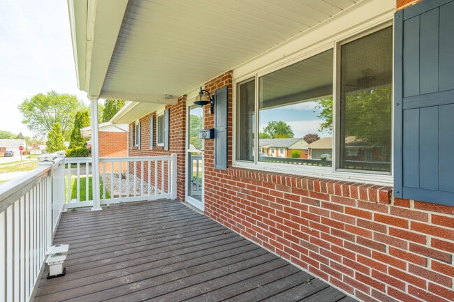 Photo - 405 Joellen Pl