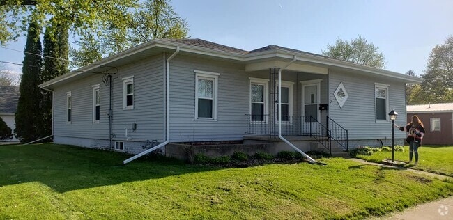Building Photo - 417 SE 2nd St Rental