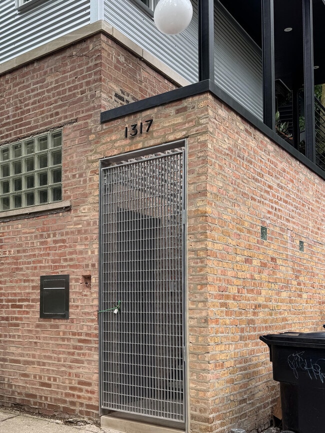 Photo - 2159 W Evergreen Ave