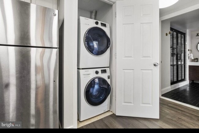 In unit washer and dryer - 1045 N Utah St Unit 703