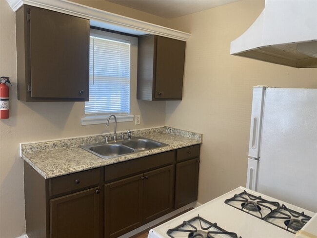 Building Photo - 3024 Elgin St Unit 4