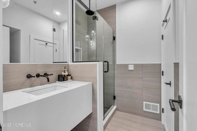 Photo - 15 Madison Ave