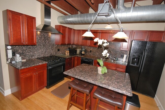 Photo - 1103 N Main St