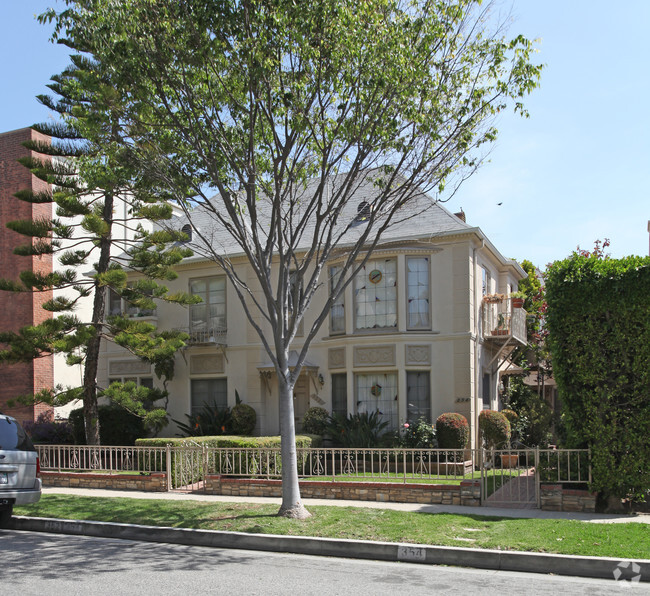 Primary Photo - 352-354 S Reeves Dr Rental