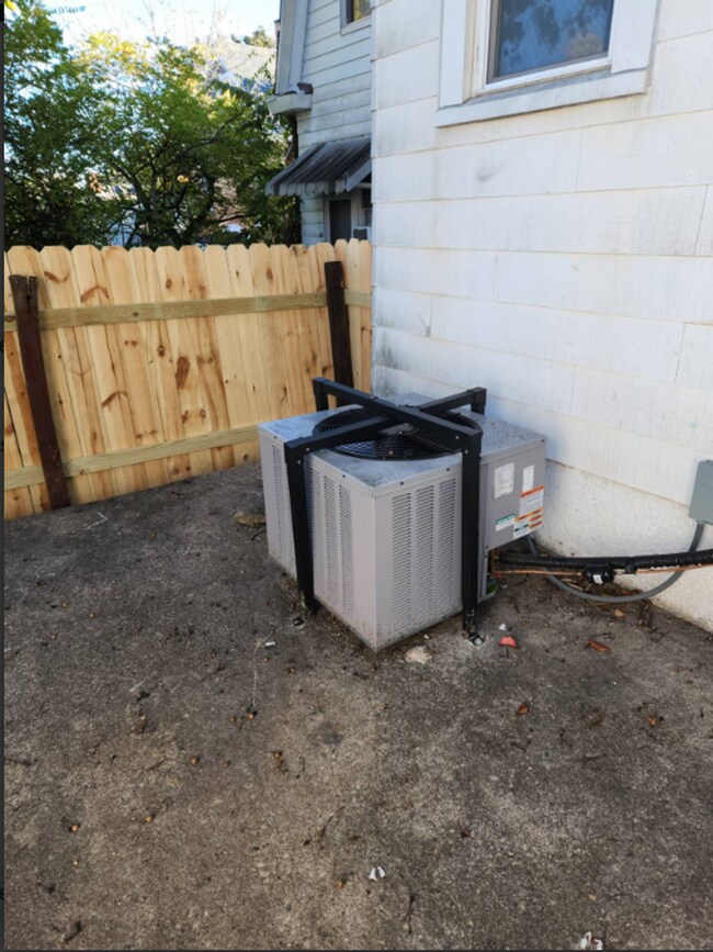 Photo - 3 bedroom 2 bath with Garage