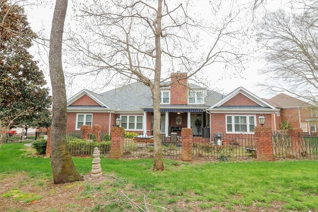 Photo - 5 Bed, 3.5 Bath w/ 3 Car Garage Less than 1 Mile from Downtown Franklin