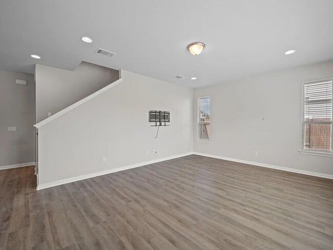 Photo - 112 Driftwood Hills Way