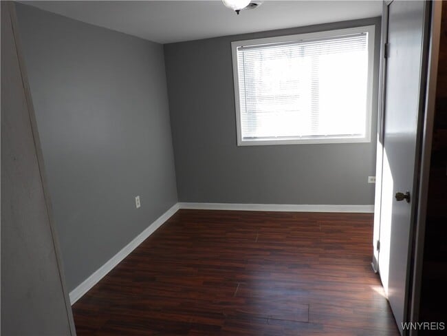 Building Photo - 10332 Transit Rd