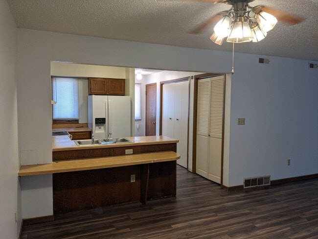 Building Photo - Quiet apartment along Westwinds Unit 3