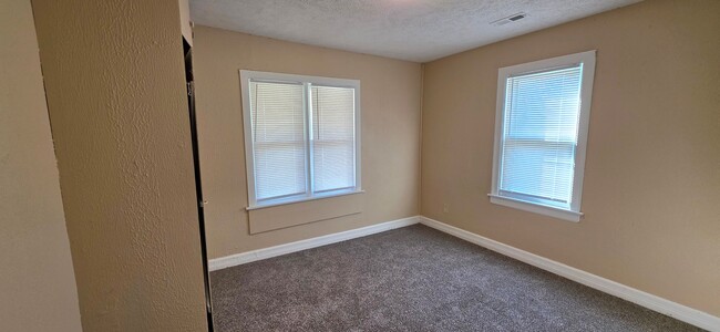 Photo - Updated!  2 Bedroom 1 Bath home! $895!