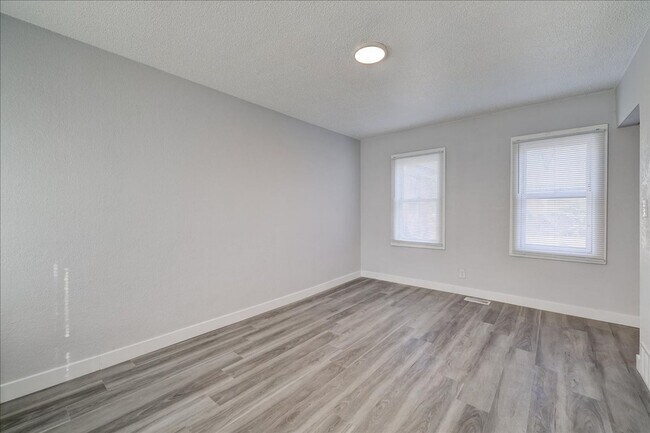 125 NW Aurora Avenue