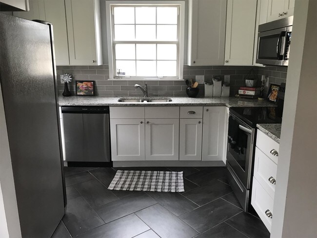 Photo - 1346 Macarthur St