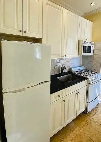 Building Photo - 1 bedroom in New York NY 10065 Unit 17 Rental