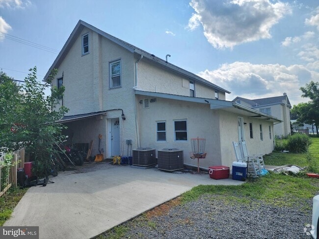Building Photo - 1084 S Hanover St Rental