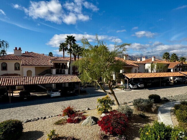 Building Photo - AVAILABLE NOW! GORGEOUS 2 Bedroom/2 Bathro... Rental