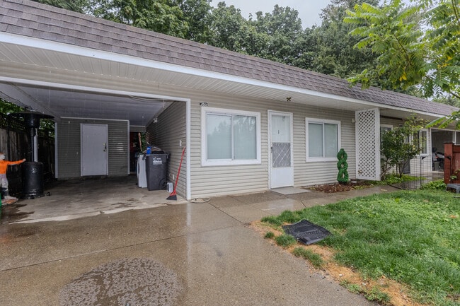 Building Photo - 2294 McKenzie Rd