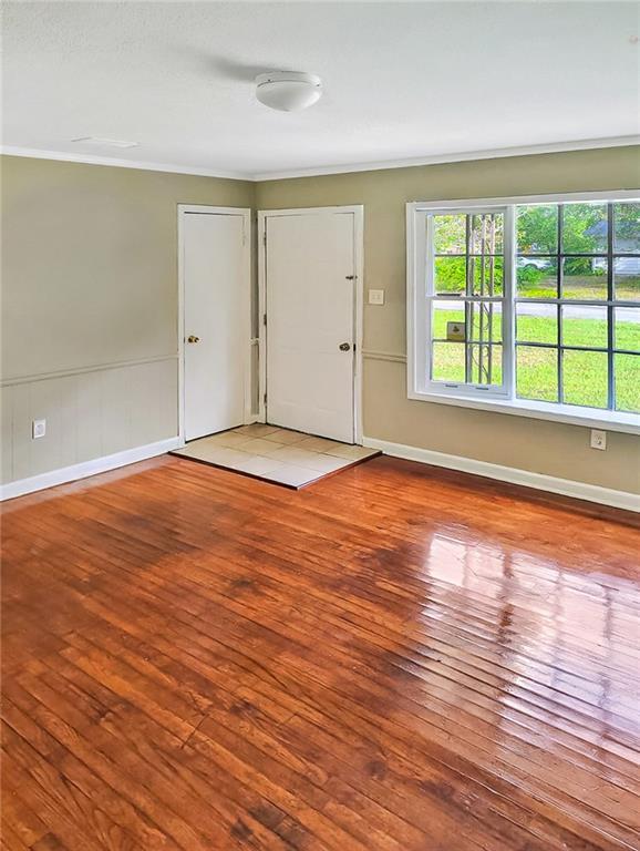 Photo - 319 Sarah Dr