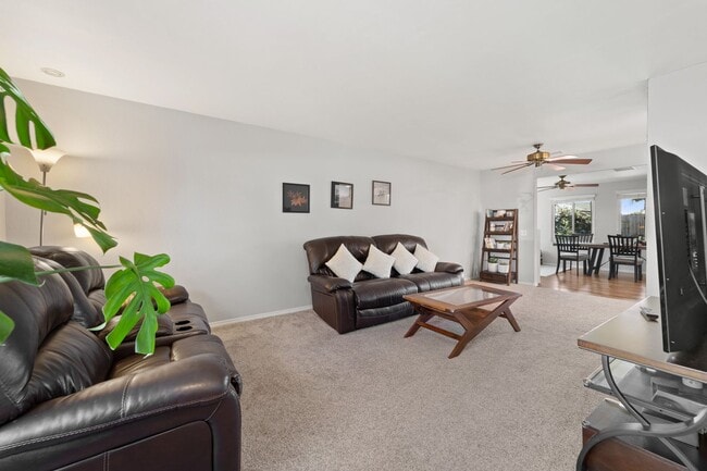 Photo - 3 Bedroom bright home in Mira Mesa with Sp...