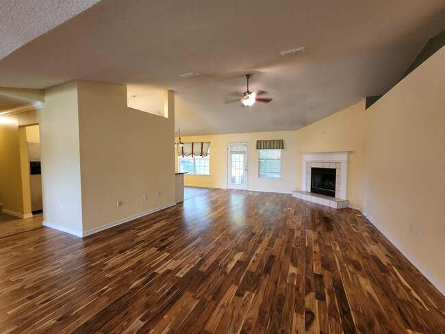 Photo - 2359 Heritage Cir