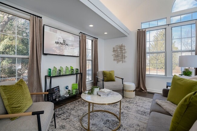 Photo - Arlington Club Apartments