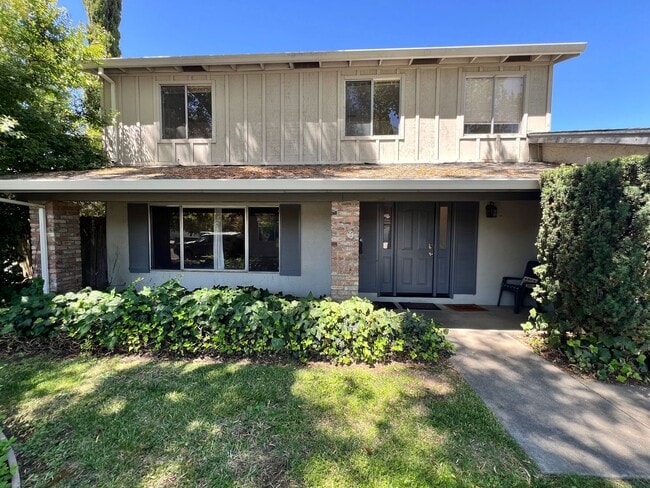 Building Photo - Spacious Home in Wonderful Davis Neighborhood!