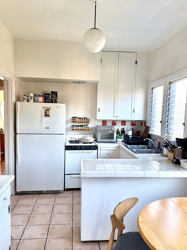 Photo - 1611 Talmadge St Unit Upstairs 3