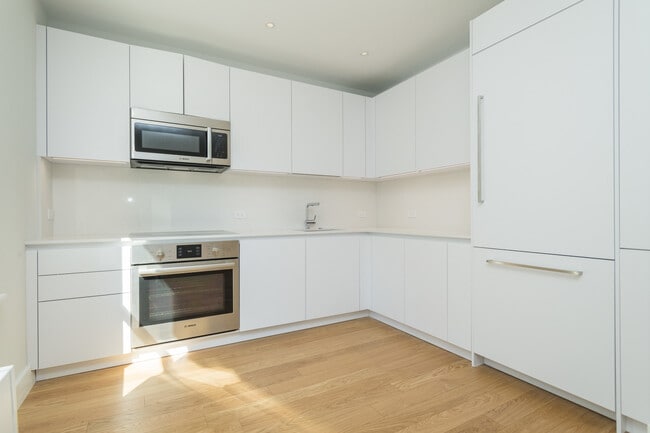 Building Photo - 37 Radnor Rd