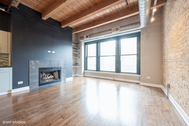 Photo - 411 W Ontario St