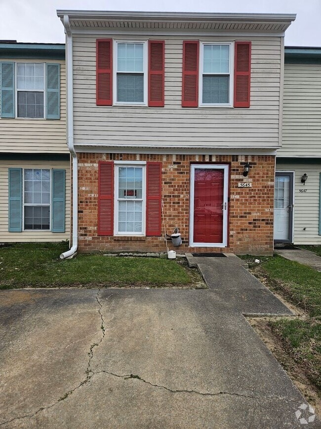 Building Photo - Updated Two Bedroom Towne Home in Churchland