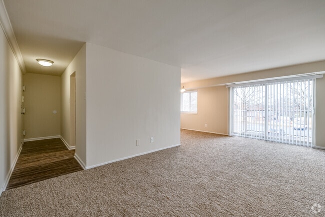 2BR, 1BA - 1,034SF - Living Room