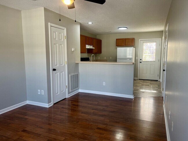 Photo - Laurel Brook Community