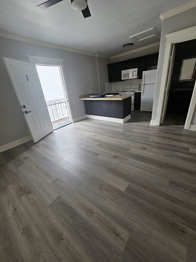 Building Photo - 3522 Beauchamp St Unit 3