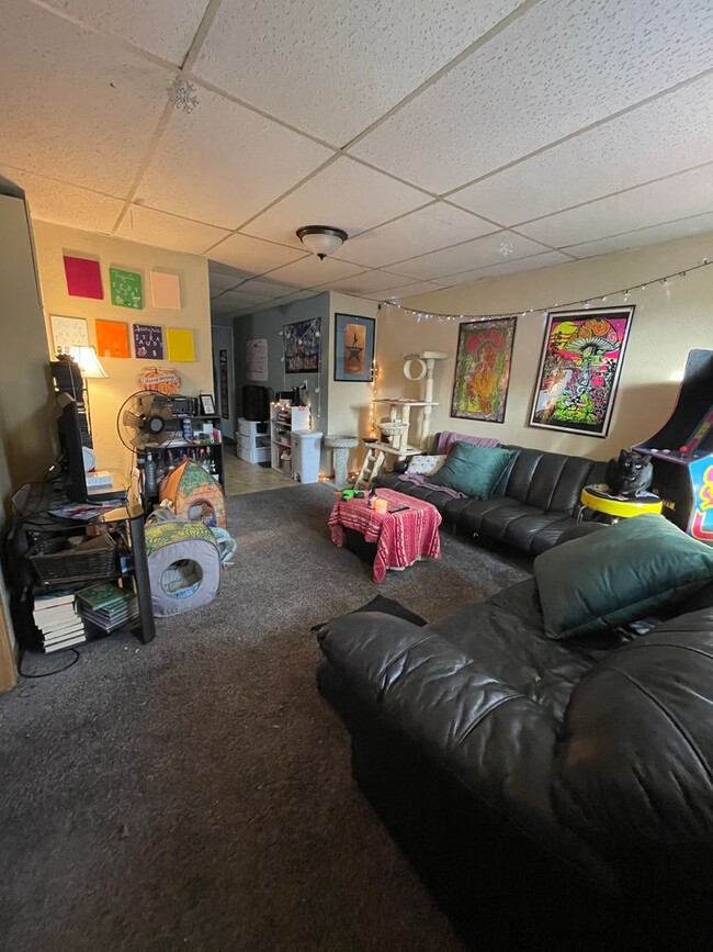 Building Photo - 2 Bedroom Apartment – Walk to UW-La Crosse... Unit 4