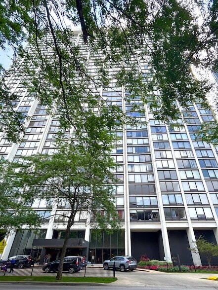 Building Photo - 5445 N Sheridan Rd Unit 1407