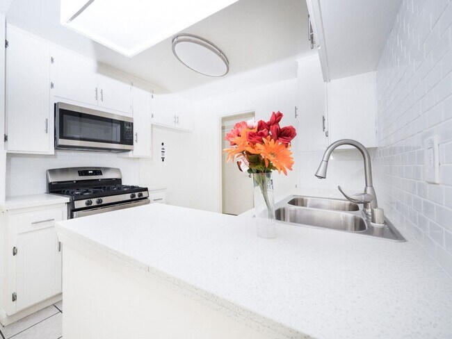 Photo - 1641 Veteran Ave