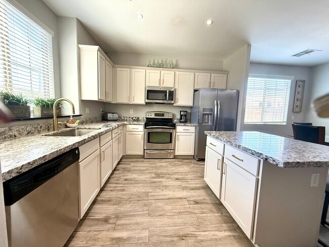 COCINA CON ENCIMERAS DE GRANITO - 3708 E Kerry Ln