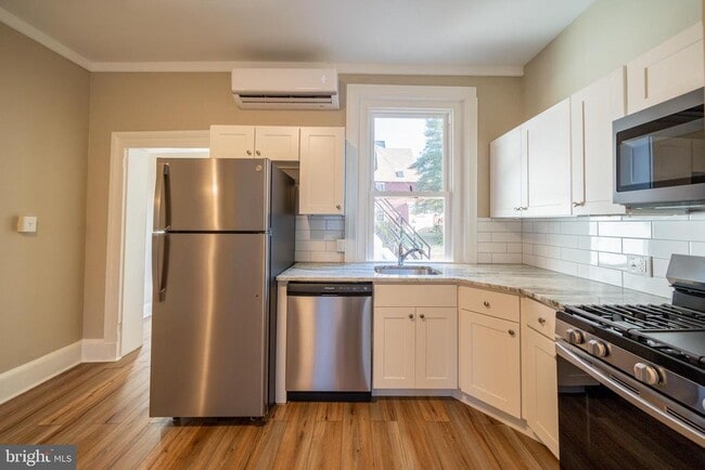 Photo - 327 N High St