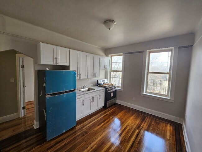 7933 Myrtle Ave Unit 2R