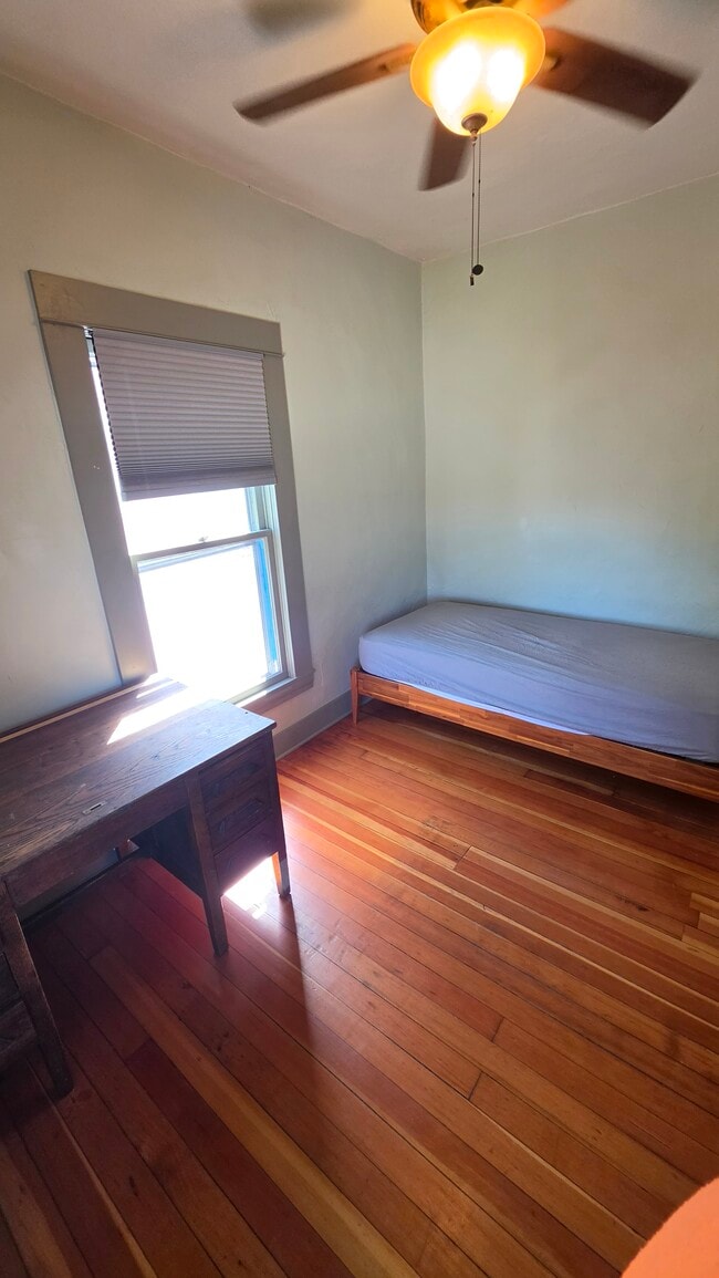 Photo - 9330 N Charleston Ave Unit 2nd Floor, Rm #3