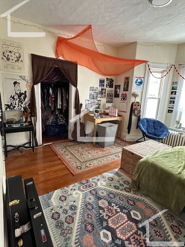 Photo - Great 4 Bed Available Sept 1 (minutes form the Green Line)