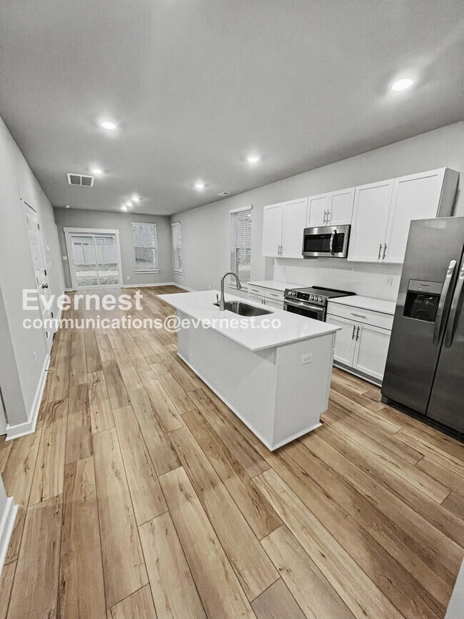 Photo - 710 Mickelson Wy