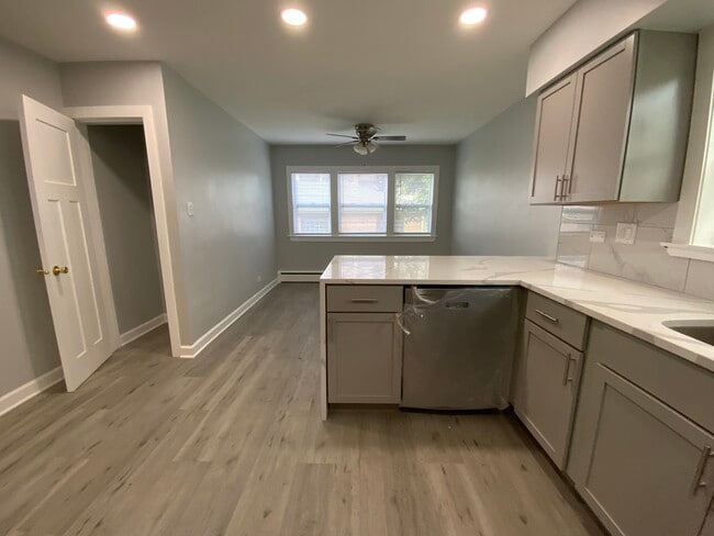 KITCHEN (DINING AREA) - 2228 W 71st St Unit 1