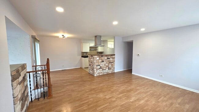 Building Photo - 1317 Kingsbury Dr Unit 1