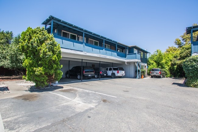 Building Photo - 186-192 Selwyn Dr Rental