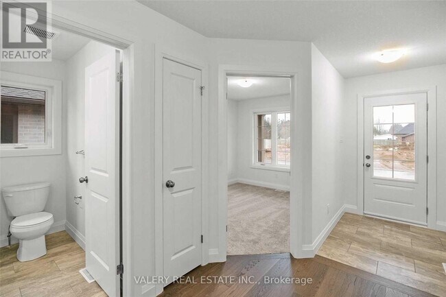 Photo - 9 Peachleaf Ln