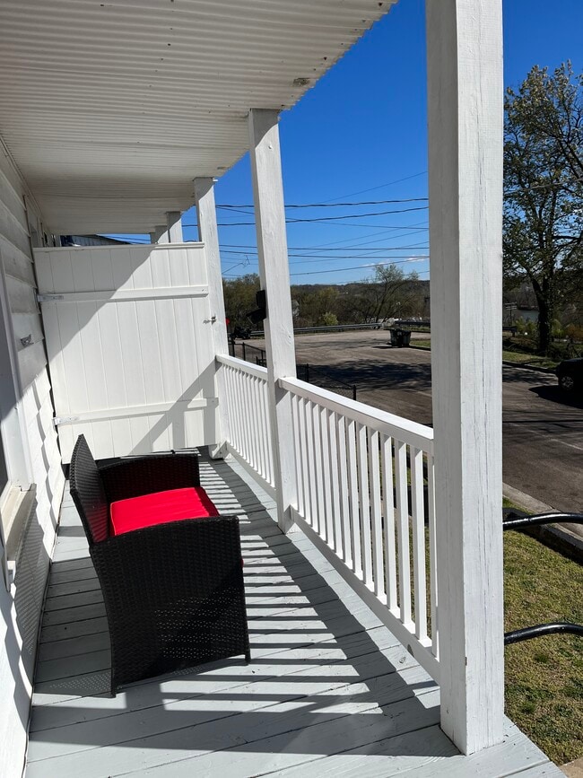 All inclusive! Furnished, utilities, wifi, yard maintenance included. - 118 Front St House