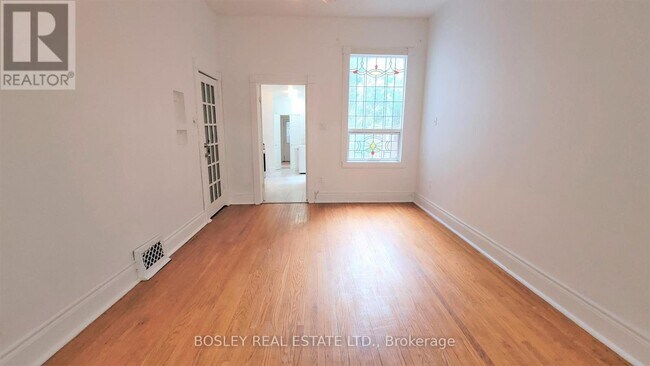 Photo - 31 Sword St Unit Main