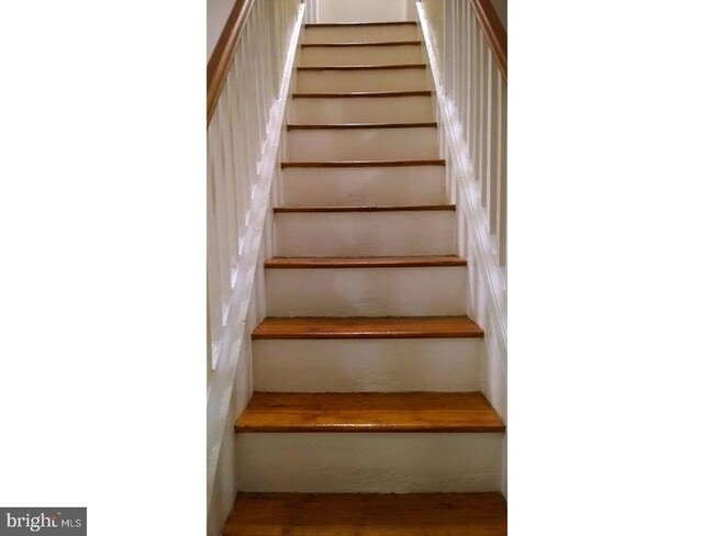 Building Photo - 224 Watkins St