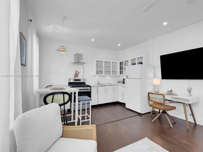 Photo - 1618 Michigan Ave Unidad 25